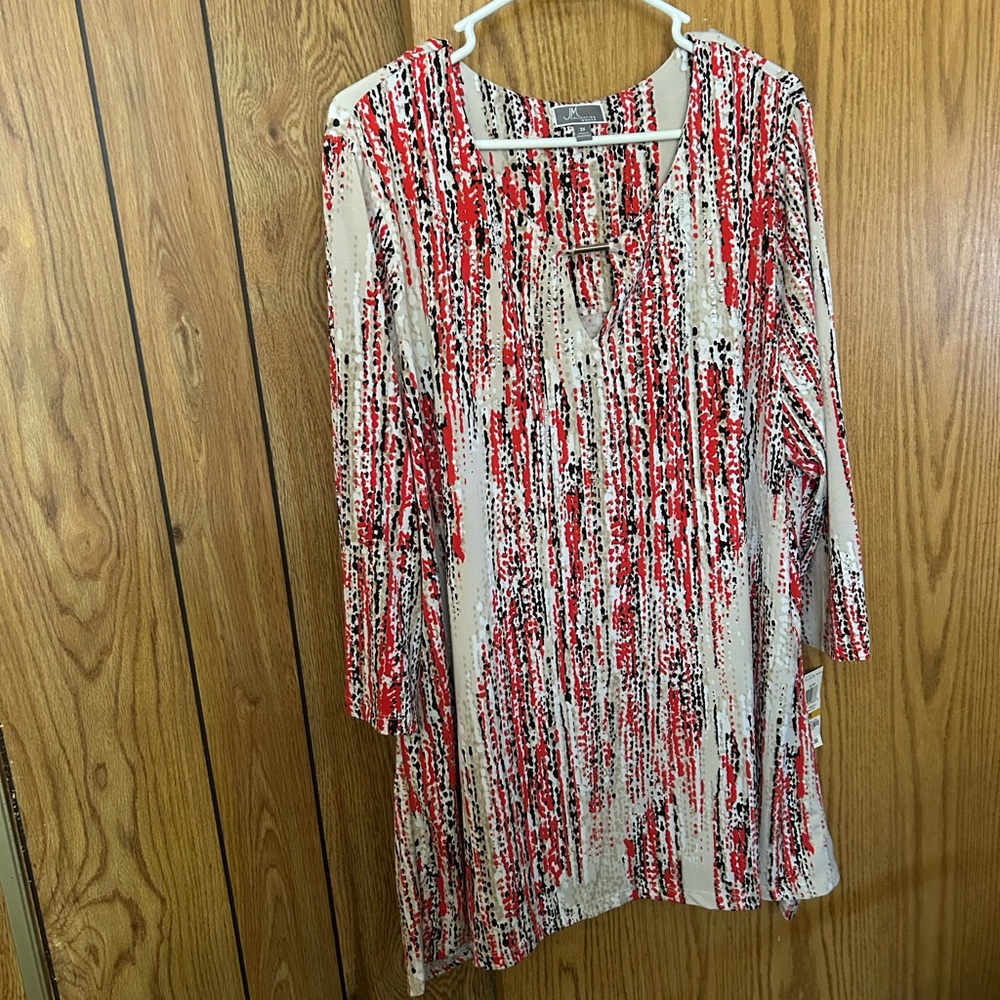 Tunic 3/4 sleeves never been worn black/red/beige